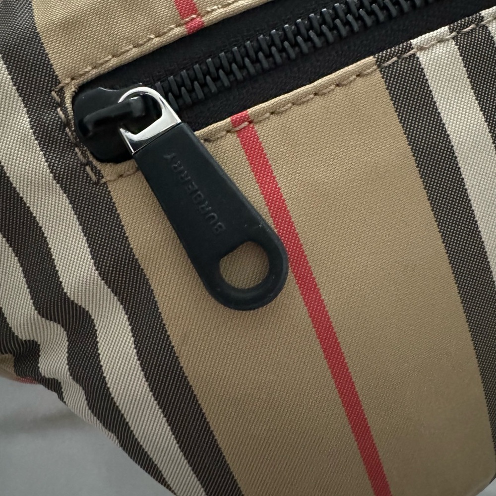 EUC Burberry Belt Bag - Unisex in Vintage Check Colour - Picture 7 of 10